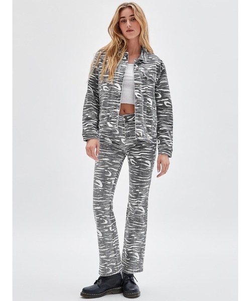 Guess（ゲス）の「GUESS Originals Zebra Printed Denim Jacket（デニムジャケット・レディース・ブラック・X-SMALL/MEDIUM/SMALL）」の5枚目の写真