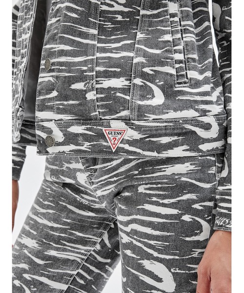 Guess（ゲス）の「GUESS Originals Zebra Printed Denim Jacket（デニムジャケット・レディース・ブラック・X-SMALL/MEDIUM/SMALL）」の4枚目の写真