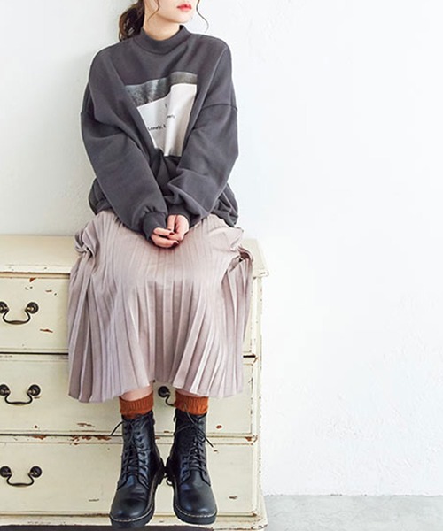 セール】グロッシープリーツスカート(スカート)|Isn't She セール】グロッシープリーツスカート(スカート)|Isn't She