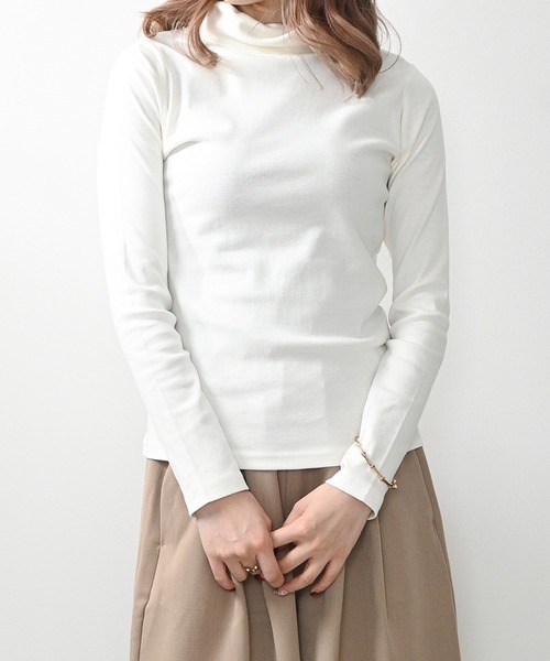 Felt-Maglietta(フェルトマリエッタ)の「コットンハイネックカットソー(Tシャツ/カットソー・レディース・チャコール/オフホワイト/ブラック/グレイッシュベージュ・MEDIUM/LARGE/X-LARGE)」の6枚目の写真
