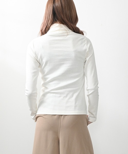 Felt-Maglietta(フェルトマリエッタ)の「コットンハイネックカットソー(Tシャツ/カットソー・レディース・チャコール/オフホワイト/ブラック/グレイッシュベージュ・MEDIUM/LARGE/X-LARGE)」の11枚目の写真
