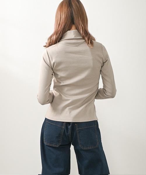 Felt-Maglietta(フェルトマリエッタ)の「コットンハイネックカットソー(Tシャツ/カットソー・レディース・チャコール/オフホワイト/ブラック/グレイッシュベージュ・MEDIUM/LARGE/X-LARGE)」の20枚目の写真
