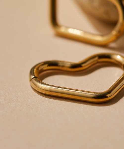 ear PAPILLONNER(イアパピヨネ)の「金属アレルギー対応 ステンレスモチーフフープピアス(ピアス(両耳用)・レディース・ゴールド系その他/ゴールド/シルバー/シルバー系その他・FREE)」の6枚目の写真