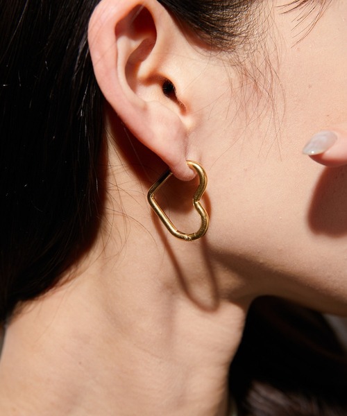 ear PAPILLONNER(イアパピヨネ)の「金属アレルギー対応 ステンレスモチーフフープピアス(ピアス(両耳用)・レディース・ゴールド系その他/ゴールド/シルバー/シルバー系その他・FREE)」の7枚目の写真