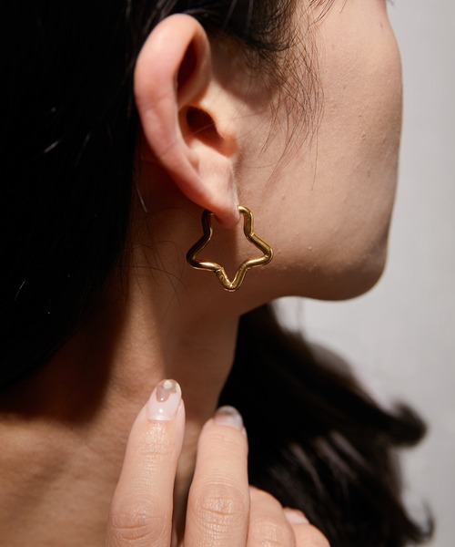 ear PAPILLONNER(イアパピヨネ)の「金属アレルギー対応 ステンレスモチーフフープピアス(ピアス(両耳用)・レディース・ゴールド系その他/ゴールド/シルバー/シルバー系その他・FREE)」の11枚目の写真