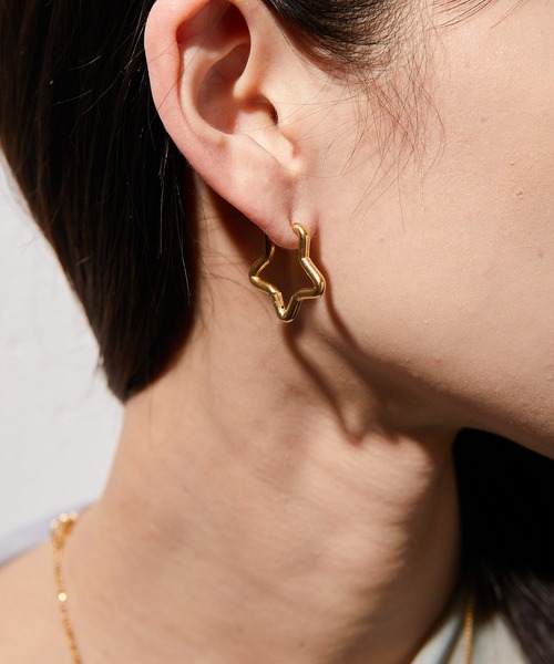 ear PAPILLONNER(イアパピヨネ)の「金属アレルギー対応 ステンレスモチーフフープピアス(ピアス(両耳用)・レディース・ゴールド系その他/ゴールド/シルバー/シルバー系その他・FREE)」の12枚目の写真