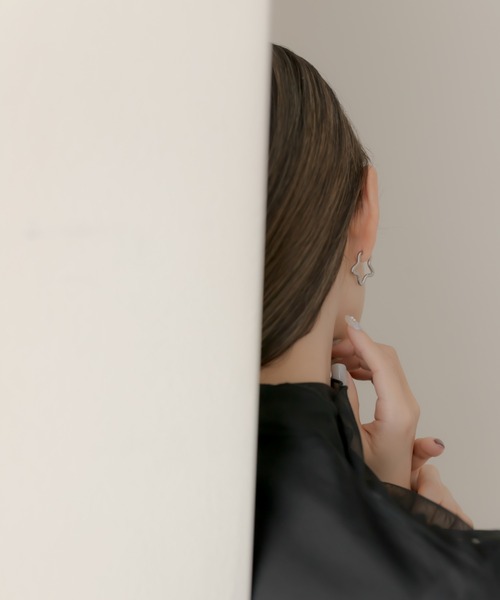 ear PAPILLONNER(イアパピヨネ)の「金属アレルギー対応 ステンレスモチーフフープピアス(ピアス(両耳用)・レディース・ゴールド系その他/ゴールド/シルバー/シルバー系その他・FREE)」の21枚目の写真