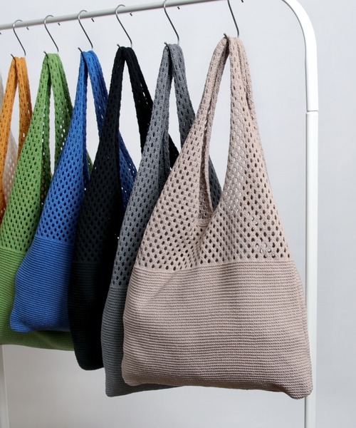 MAISON mou（メゾンムー）の「【recomend selection/セレクト】ニット仕立トライアングルバッグ（トートバッグ・レディース・イエロー/ブルー/ブラック/グリーン/ホワイト/ベージュ/グレー/ダークグリーン/ライトブラウン/ライトブルー/ライトイエロー/ライトグレー/ライトグリーン/ライトパープル・FREE）」の7枚目の写真