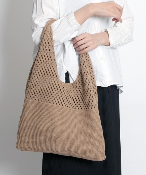 MAISON mou（メゾンムー）の「【recomend selection/セレクト】ニット仕立トライアングルバッグ（トートバッグ・レディース・イエロー/ブルー/ブラック/グリーン/ホワイト/ベージュ/グレー/ダークグリーン/ライトブラウン/ライトブルー/ライトイエロー/ライトグレー/ライトグリーン/ライトパープル・FREE）」の6枚目の写真