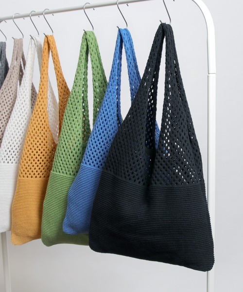 MAISON mou（メゾンムー）の「【recomend selection/セレクト】ニット仕立トライアングルバッグ（トートバッグ・レディース・イエロー/ブルー/ブラック/グリーン/ホワイト/ベージュ/グレー/ダークグリーン/ライトブラウン/ライトブルー/ライトイエロー/ライトグレー/ライトグリーン/ライトパープル・FREE）」の3枚目の写真