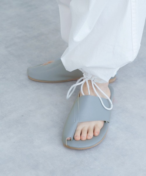 w closet(ダブルクローゼット)の「【Alley】フラットミュール(サンダル・レディース・アイボリー/ブラック/ブルー/モカ・M/L)」の1枚目の写真