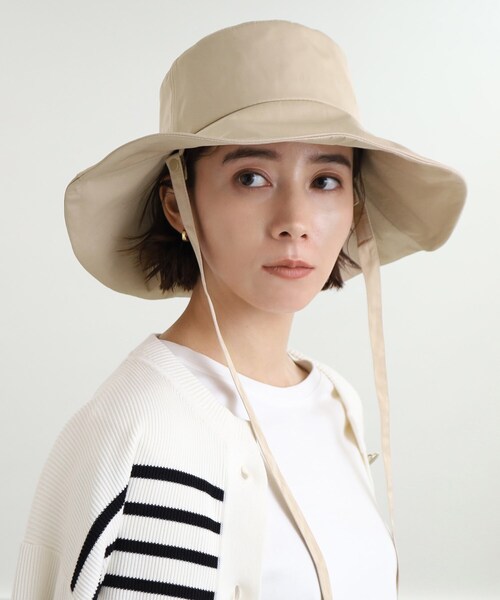 INDIVI（インディヴィ）の「◆2WAYマットサテンバケットハット（ハット・レディース・ブラック/ライトベージュ・00）」の7枚目の写真