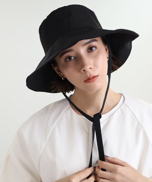 INDIVI（インディヴィ）の「◆2WAYマットサテンバケットハット（ハット・レディース・ブラック/ライトベージュ・00）」の5枚目の写真