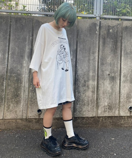 Candy Stripper（キャンディストリッパー）の「MADNESS FRIENDSHIP BIGBIG Tシャツ（Tシャツ/カットソー・レディース・オフホワイト/ブラック・2）」の7枚目の写真