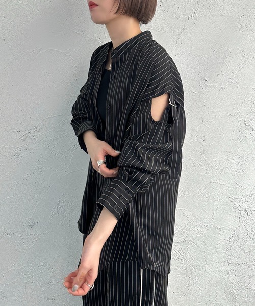 apres jour mignon(アプレジュールミニョン)の「ストライプカッティングシャツ【SETUP着用可能】【ZOZOTOWN限定アイテム】(シャツ/ブラウス・レディース・ネイビー/チャコールグレー/ブラック・フリー/X-LARGE)」の3枚目の写真