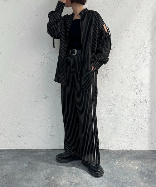 apres jour mignon(アプレジュールミニョン)の「ストライプカッティングシャツ【SETUP着用可能】【ZOZOTOWN限定アイテム】(シャツ/ブラウス・レディース・ネイビー/チャコールグレー/ブラック・フリー/X-LARGE)」の7枚目の写真