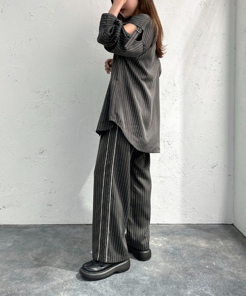 apres jour mignon(アプレジュールミニョン)の「ストライプカッティングシャツ【SETUP着用可能】【ZOZOTOWN限定アイテム】(シャツ/ブラウス・レディース・ネイビー/チャコールグレー/ブラック・フリー/X-LARGE)」の16枚目の写真
