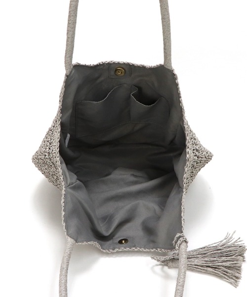 Bermosa（ベルモサ）の「タッセルチャーム付き ラウンドかごバッグ（かごバッグ・レディース・アイボリー/ダークベージュ/ピンク系その他/ブラック/グレー・FREE）」の13枚目の写真