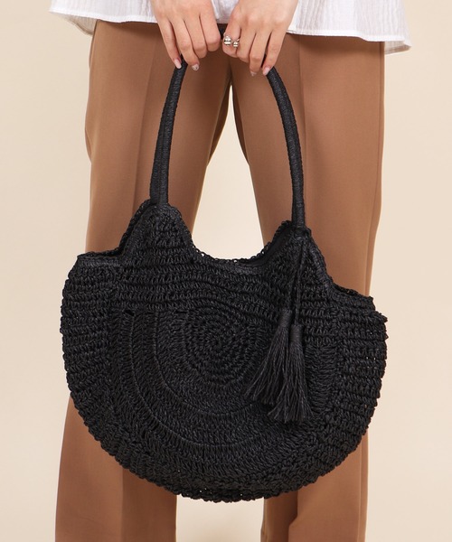 Bermosa（ベルモサ）の「タッセルチャーム付き ラウンドかごバッグ（かごバッグ・レディース・アイボリー/ダークベージュ/ピンク系その他/ブラック/グレー・FREE）」の20枚目の写真