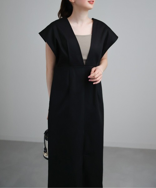 sakishimatokyo（サキシマトーキョー）の「深Vネックコットン