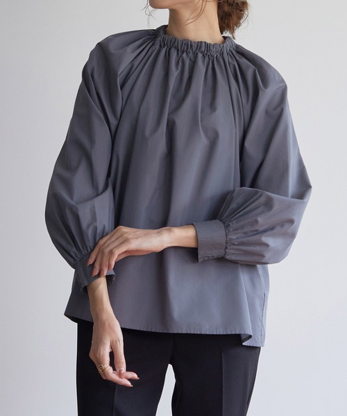 for/c(フォーシー)の「TCシャーリングネックブラウス【サスティナブル】(シャツ/ブラウス・レディース・チャコール/グレイッシュブルー・M/L)」の12枚目の写真