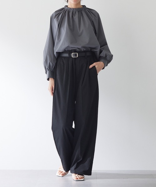 for/c(フォーシー)の「TCシャーリングネックブラウス【サスティナブル】(シャツ/ブラウス・レディース・チャコール/グレイッシュブルー・M/L)」の11枚目の写真