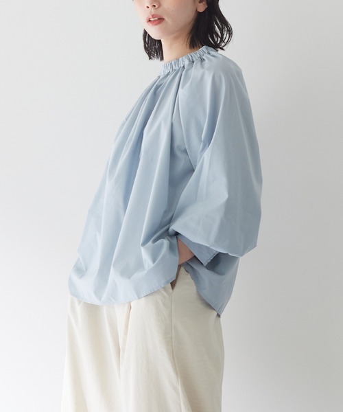 for/c(フォーシー)の「TCシャーリングネックブラウス【サスティナブル】(シャツ/ブラウス・レディース・チャコール/グレイッシュブルー・M/L)」の13枚目の写真