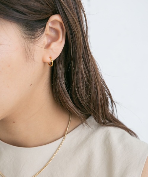 KBF（ケイビーエフ）の「プチフープイヤリング（イヤリング・レディース・ゴールド/シルバー・ONE）」の2枚目の写真