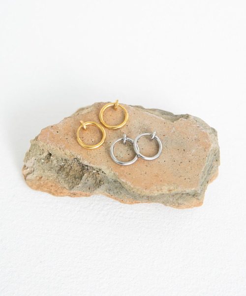 KBF（ケイビーエフ）の「プチフープイヤリング（イヤリング・レディース・ゴールド/シルバー・ONE）」の5枚目の写真