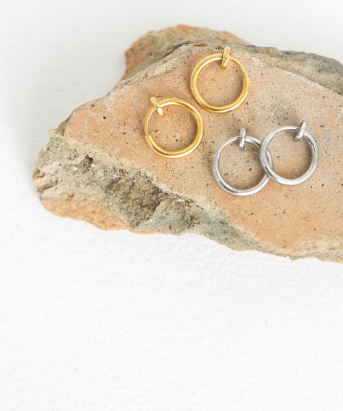 KBF（ケイビーエフ）の「プチフープイヤリング（イヤリング・レディース・ゴールド/シルバー・ONE）」の9枚目の写真