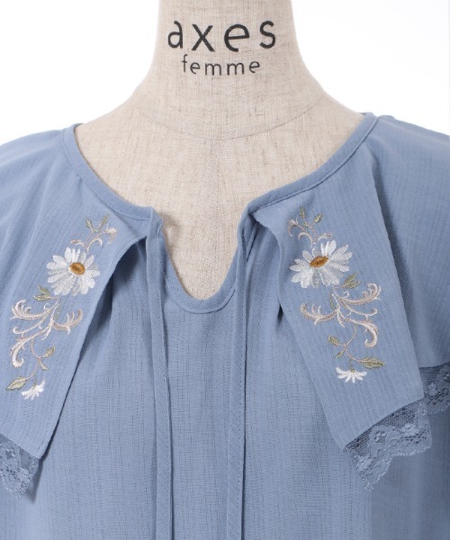 axes femme（アクシーズファム）の「刺繍入ケープブラウス