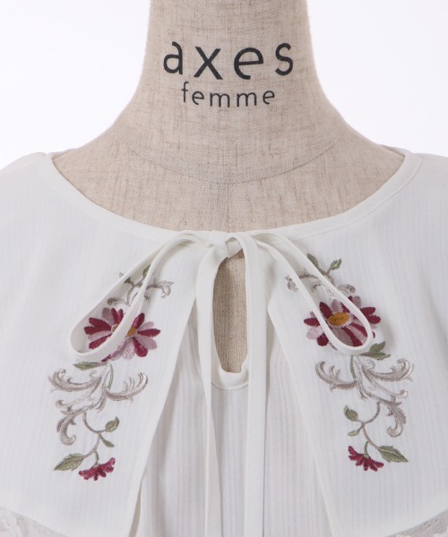 axes femme（アクシーズファム）の「刺繍入ケープブラウス