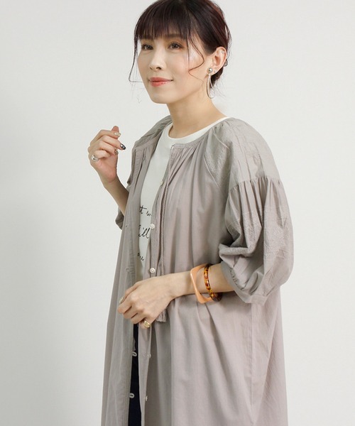 Fizz（フィズ）の「【Fizz/フィズ】　コットンキャンブリック　刺繍ボリューム袖ロングカーディガン（カーディガン/ボレロ・レディース・グレイッシュベージュ/オフホワイト/スミクロ/ダークブルー・M）」の16枚目の写真