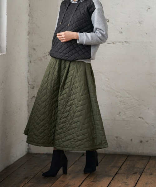 BELLUNA（ベルーナ）の「中わたキルトゆるっとスカート（スカート・レディース・ブラック/カーキ・X-LARGE/MEDIUM/LARGE）」の7枚目の写真