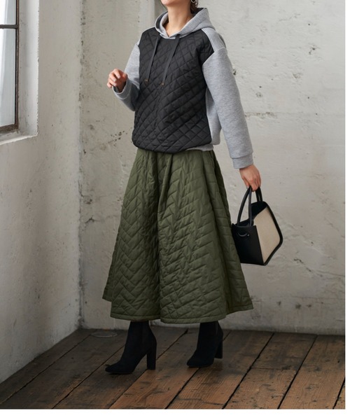 BELLUNA（ベルーナ）の「中わたキルトゆるっとスカート（スカート・レディース・ブラック/カーキ・X-LARGE/MEDIUM/LARGE）」の8枚目の写真