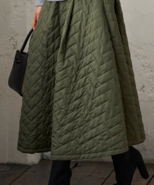 BELLUNA（ベルーナ）の「中わたキルトゆるっとスカート（スカート・レディース・ブラック/カーキ・X-LARGE/MEDIUM/LARGE）」の14枚目の写真
