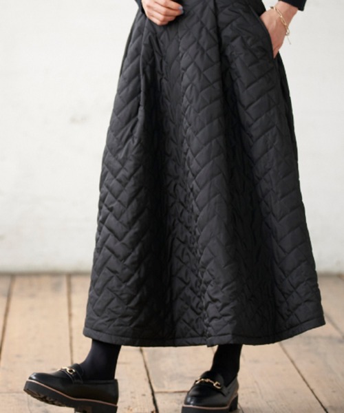BELLUNA（ベルーナ）の「中わたキルトゆるっとスカート（スカート・レディース・ブラック/カーキ・X-LARGE/MEDIUM/LARGE）」の20枚目の写真
