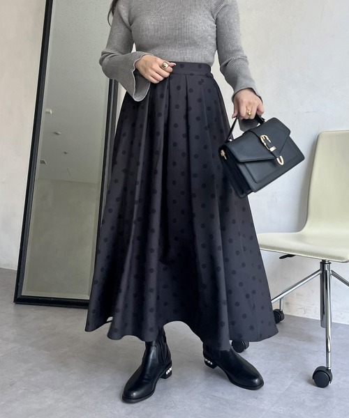 prose verse(プロズヴェール)の「タックフレアスカート(スカート・レディース・ブラック/チャコール/ブラック系その他/アイボリー・MEDIUM)」の11枚目の写真