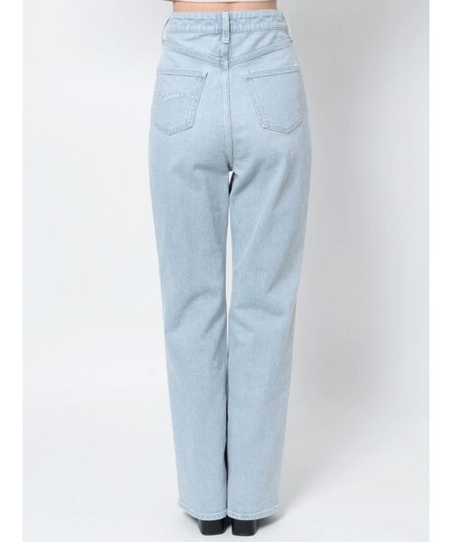 CALNAMUR(カルナムール)の「バックロゴソフトフレアデニム(デニムパンツ・レディース・ブラック/ブルー・MEDIUM/SMALL)」の12枚目の写真