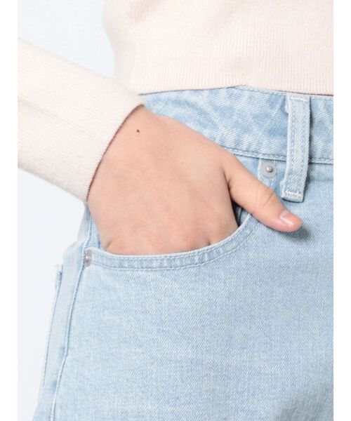 CALNAMUR(カルナムール)の「バックロゴソフトフレアデニム(デニムパンツ・レディース・ブラック/ブルー・MEDIUM/SMALL)」の15枚目の写真