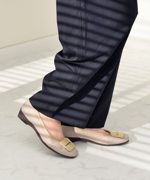 Bridget Birkin(ブリジットバーキン)の「【Bridget Birkin walk】バックルモチーフウォーキングパンプス(535217)(パンプス・レディース・ブラック/ブラック系その他/ブラウン/ベージュ系その他/ブラック系その他2・23/23.5/24/24.5/22.5)」の1枚目の写真