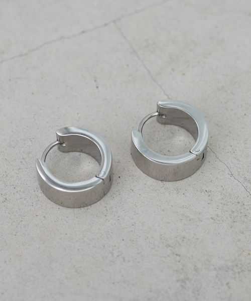 NOMINE（ノミネ）の「フラットスモールサークルピアス（ピアス（両耳用）・レディース・ゴールド/シルバー・フリー）」の2枚目の写真