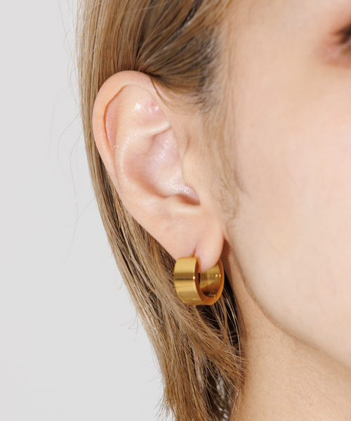 NOMINE（ノミネ）の「フラットスモールサークルピアス（ピアス（両耳用）・レディース・ゴールド/シルバー・フリー）」の3枚目の写真