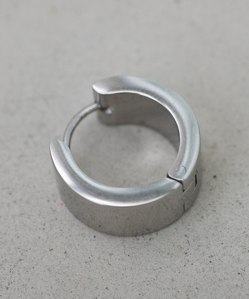 NOMINE（ノミネ）の「フラットスモールサークルピアス（ピアス（両耳用）・レディース・ゴールド/シルバー・フリー）」の7枚目の写真