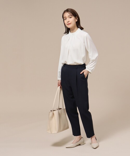 SHOO・LA・RUE(シューラルー)の「◆【S-3L/通勤/セレモニーにも】プチハイネック フリルブラウス【CIRCRIC】(シャツ/ブラウス・レディース・ブラック系5/ホワイト系6/ベージュ系その他7・02/01/03/04/05)」の5枚目の写真