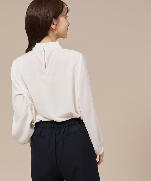 SHOO・LA・RUE(シューラルー)の「◆【S-3L/通勤/セレモニーにも】プチハイネック フリルブラウス【CIRCRIC】(シャツ/ブラウス・レディース・ブラック系5/ホワイト系6/ベージュ系その他7・02/01/03/04/05)」の8枚目の写真