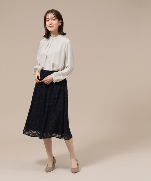 SHOO・LA・RUE(シューラルー)の「◆【S-3L/通勤/セレモニーにも】プチハイネック フリルブラウス【CIRCRIC】(シャツ/ブラウス・レディース・ブラック系5/ホワイト系6/ベージュ系その他7・02/01/03/04/05)」の11枚目の写真