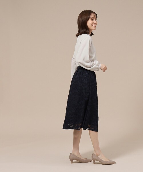 SHOO・LA・RUE(シューラルー)の「◆【S-3L/通勤/セレモニーにも】プチハイネック フリルブラウス【CIRCRIC】(シャツ/ブラウス・レディース・ブラック系5/ホワイト系6/ベージュ系その他7・02/01/03/04/05)」の12枚目の写真