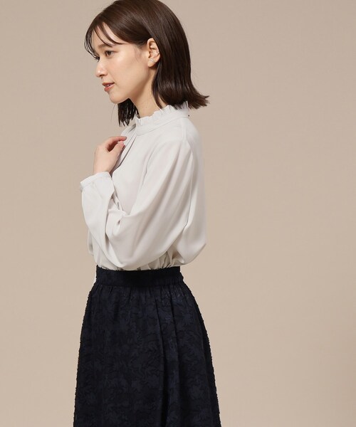 SHOO・LA・RUE(シューラルー)の「◆【S-3L/通勤/セレモニーにも】プチハイネック フリルブラウス【CIRCRIC】(シャツ/ブラウス・レディース・ブラック系5/ホワイト系6/ベージュ系その他7・02/01/03/04/05)」の14枚目の写真
