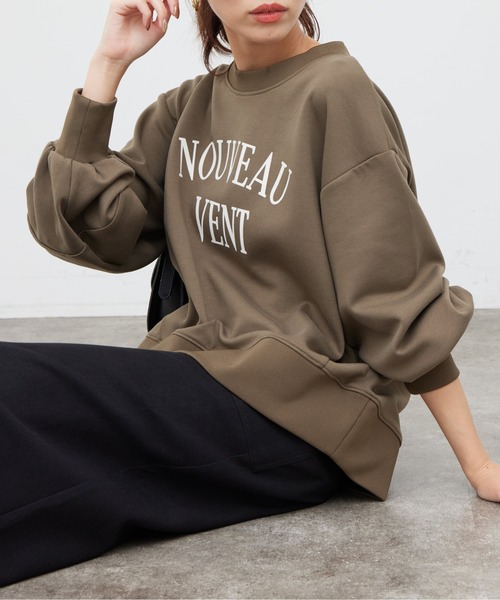 Chez toi（シェトワ）の「軽量ボンディングフロッキーロゴプルオーバー